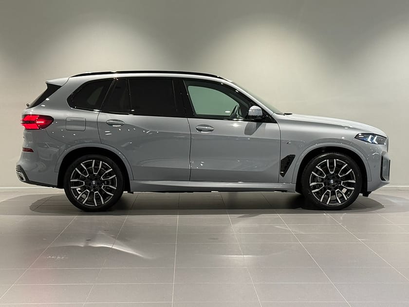 Bild 3 av BMW X5 xDrive50e M Sport Innovation Drag Adpt FartH H/K HuD