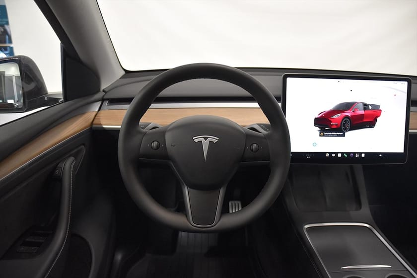 Bild 2 av Tesla Model Y Performance Cherry Red Autopilot Rattv AdaptivF