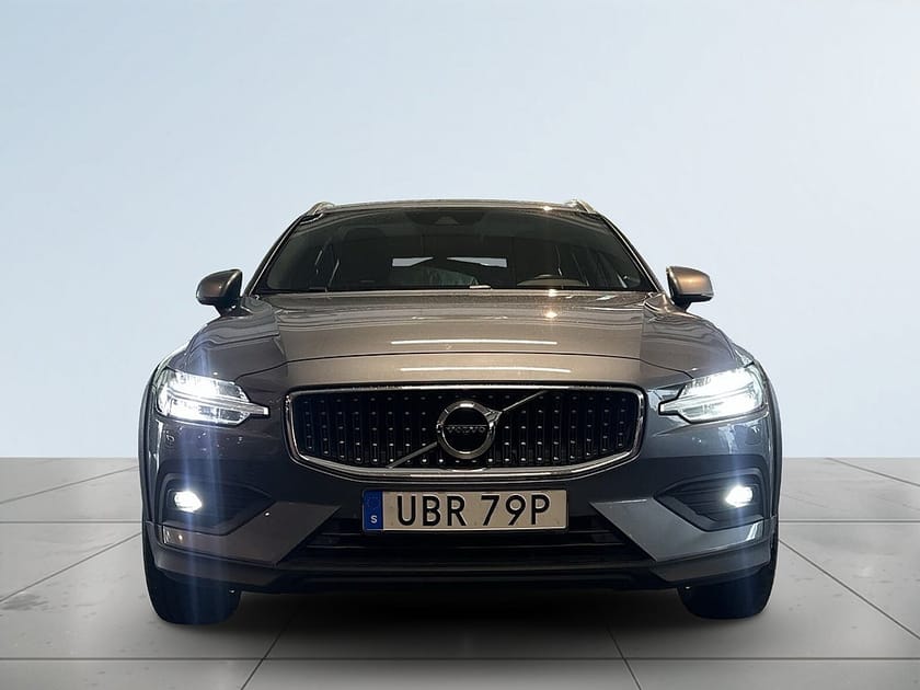 Bild 2 av Volvo V60 Cross Country D4 AWD Geartronic Momentum S&V-Hjul/M&D-Värm/Dragkrok