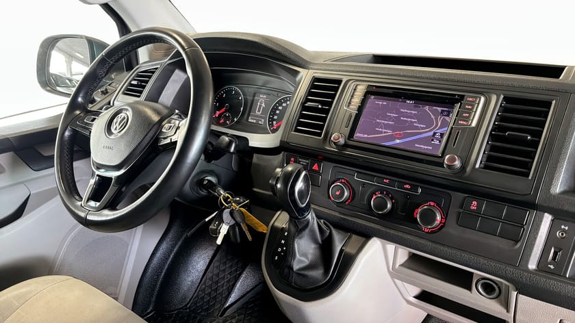 Bild 4 av Volkswagen Transporter T30 2,0 TDI | 4Motion | AUT | DRAG | VÄRMARE | NAVI