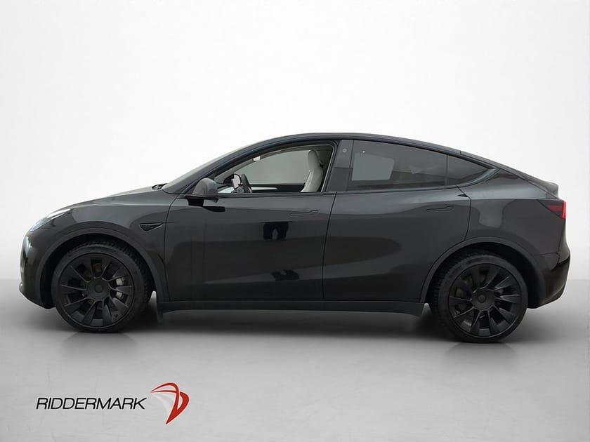 Bild 3 av Tesla Model Y Long Range AWD Pano Dragkrok AP Ljus interiör