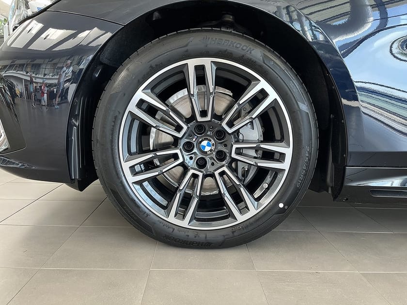 Bild 4 av BMW i5 xDrive40 Touring xDrive M Sport Comfort Access Drag Rattvärme
