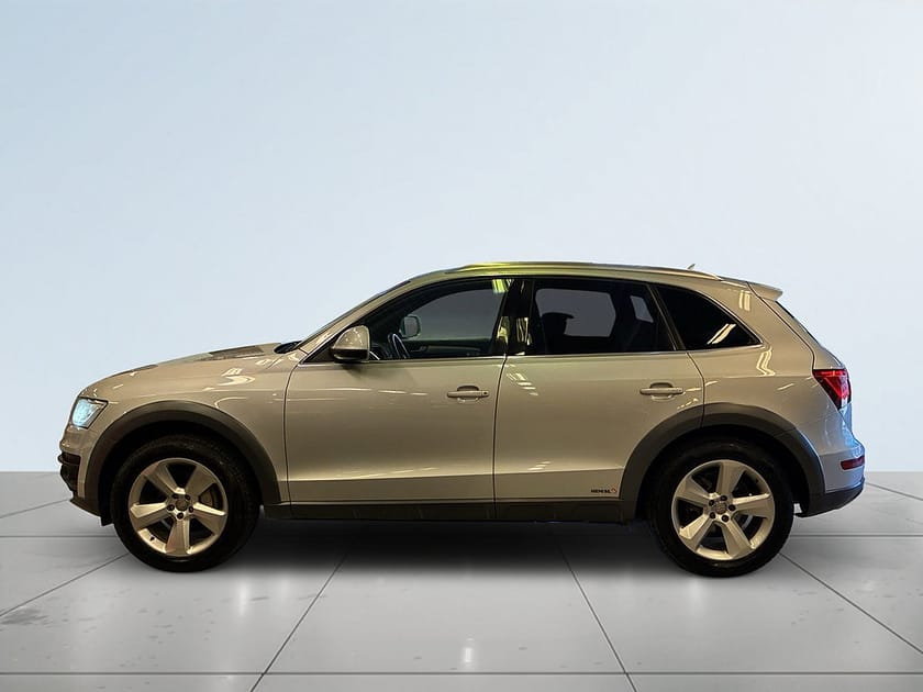 Bild 4 av Audi Q5 2.0 TDI DPF quattro S Tronic SoV-däck/D-värm/P-sens
