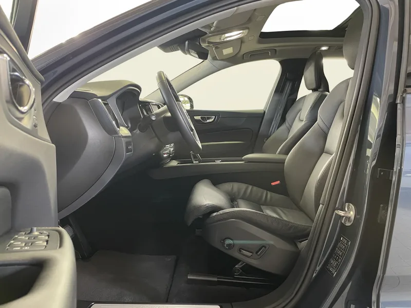 Bild 11 av 20 – Volvo XC60 Recharge T6 II Plus Dark Edition.