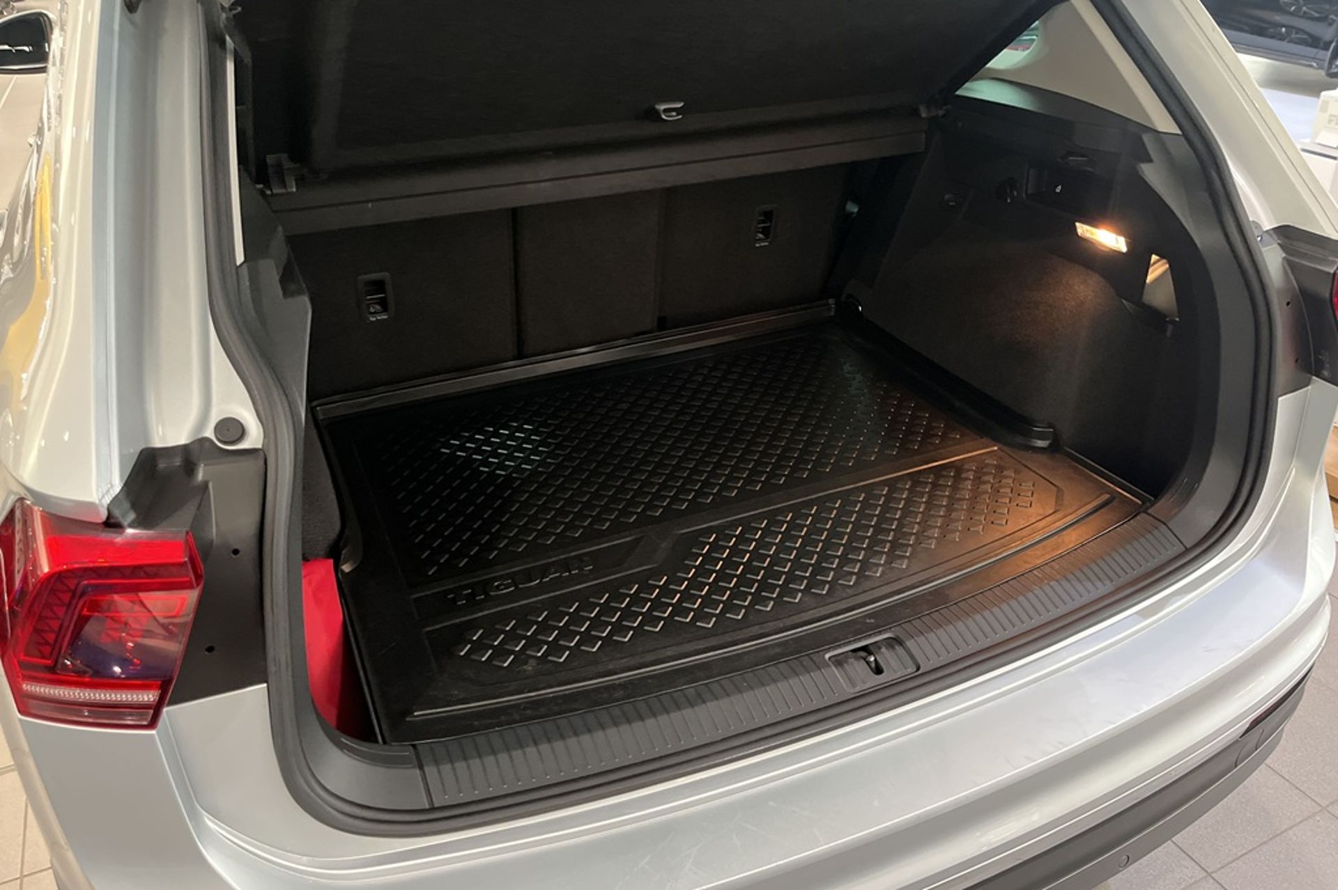 Volkswagen Tiguan 2018, bild 6/10