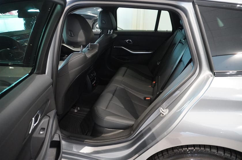 Bild 5 av BMW 330e xDrive Touring M-Sport Drag Fartpilot HiFi