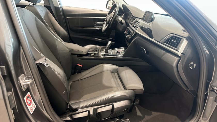 Bild 3 av BMW 320d xDrive Touring 190HK DRAG PANO