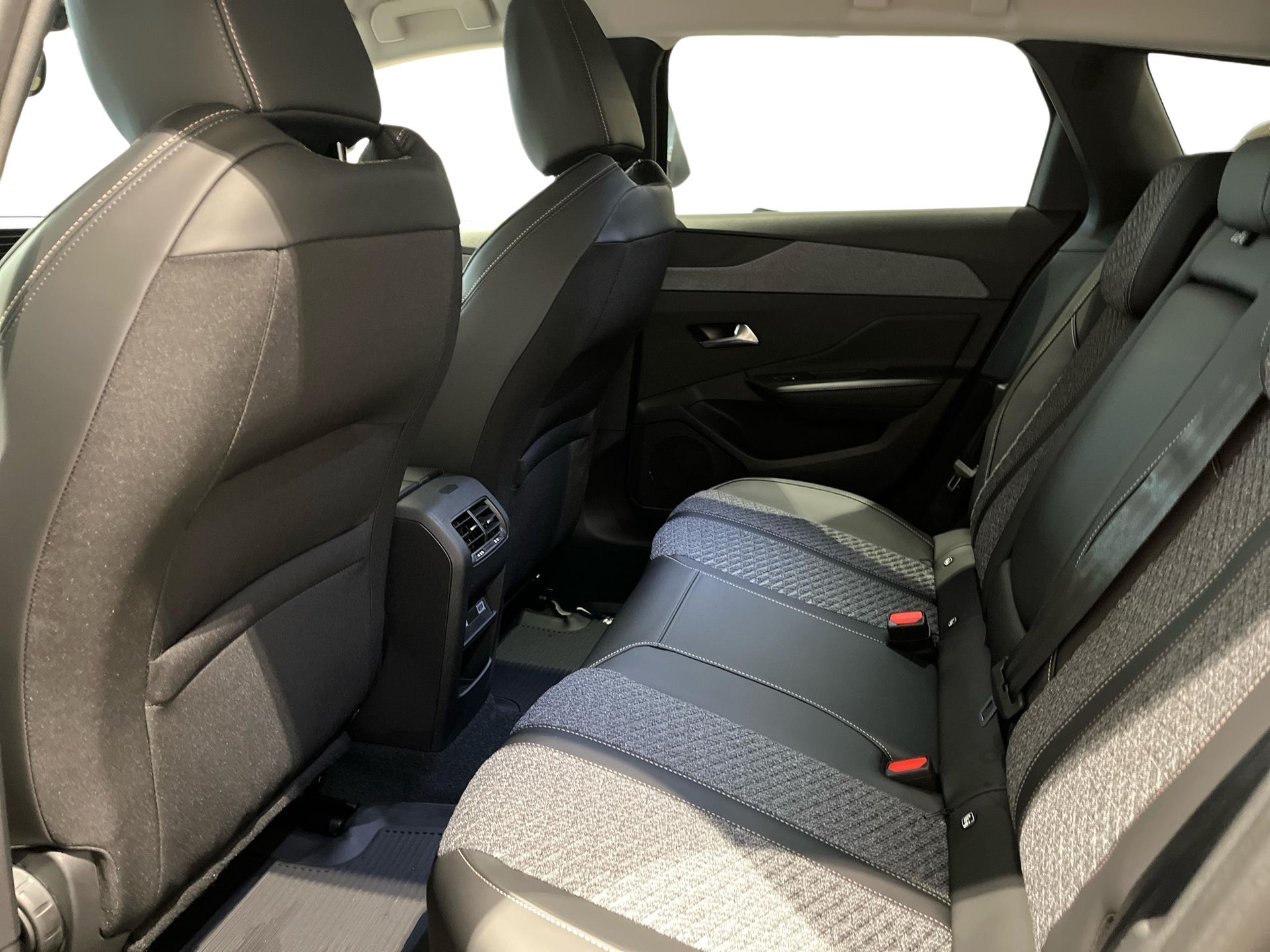 Peugeot 308 SW Hybrid 145 2025, bild 6/10