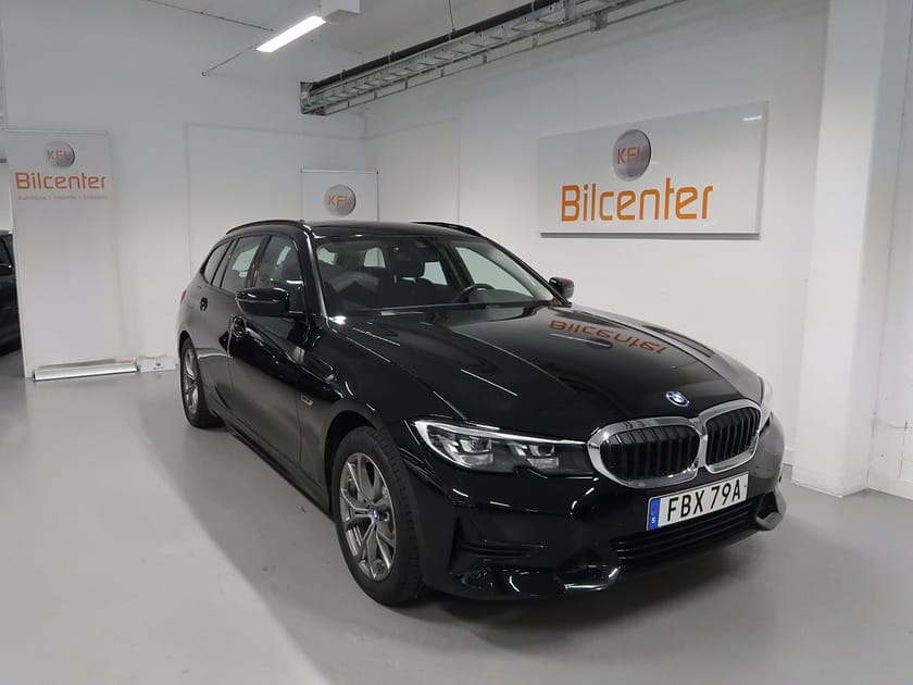 Bild 4 av BMW 330e xDrive Touring Sport line V-Däck ingår Kamera-Navi-CarP