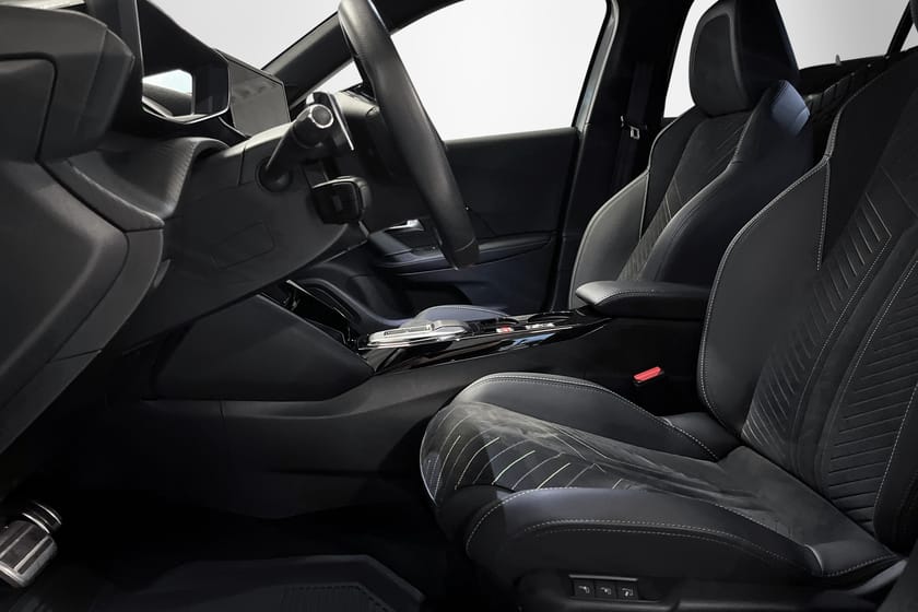 Bild 5 av Peugeot 2008 GT  | MASSAGE | ADAPTIV FHÅLLARE | 360 KAMERA | CARPLAY