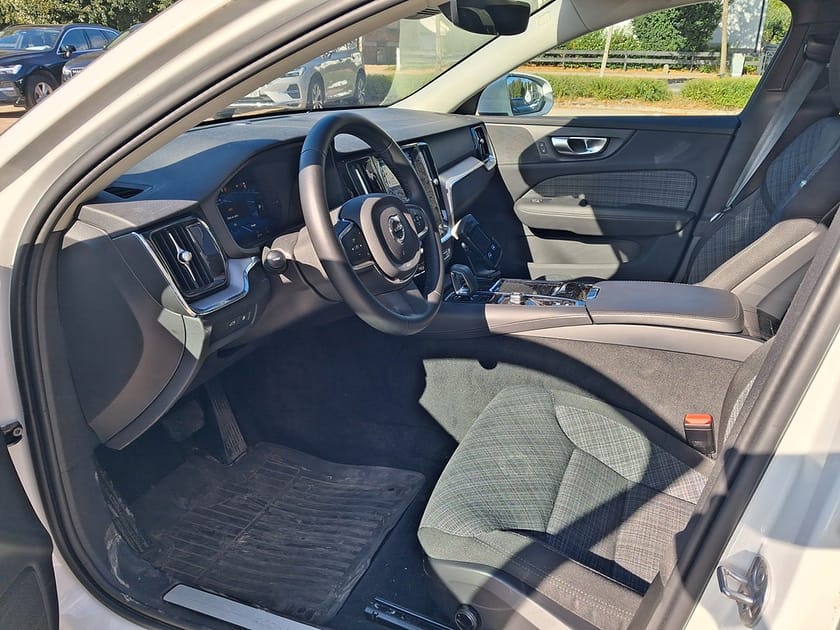 Bild 3 av Volvo V60 T6 Core Bright plug in AWD 350HK 4x4