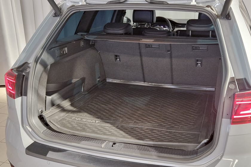 Bild 5 av Volkswagen Passat Sportscombi R-line | P-värmare | Drag | Backkamera | Navi