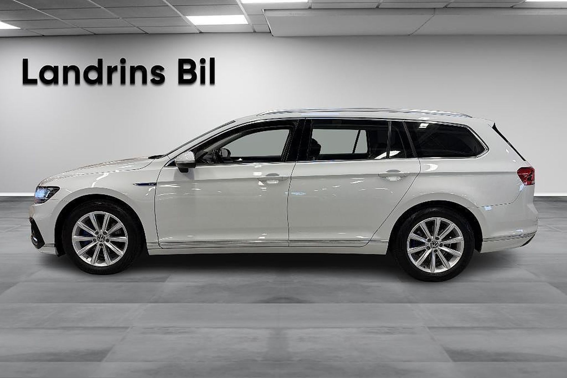 Volkswagen Passat 2023, bild 4/10