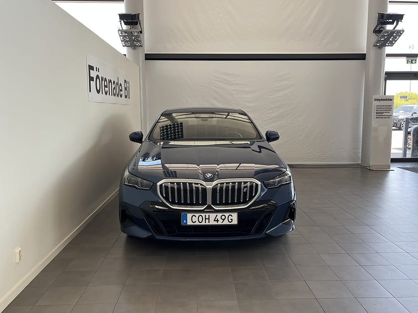 Bild 2 av BMW i5 eDrive40 Sedan M Sport Drag Rattvärme Drive/Park Assist