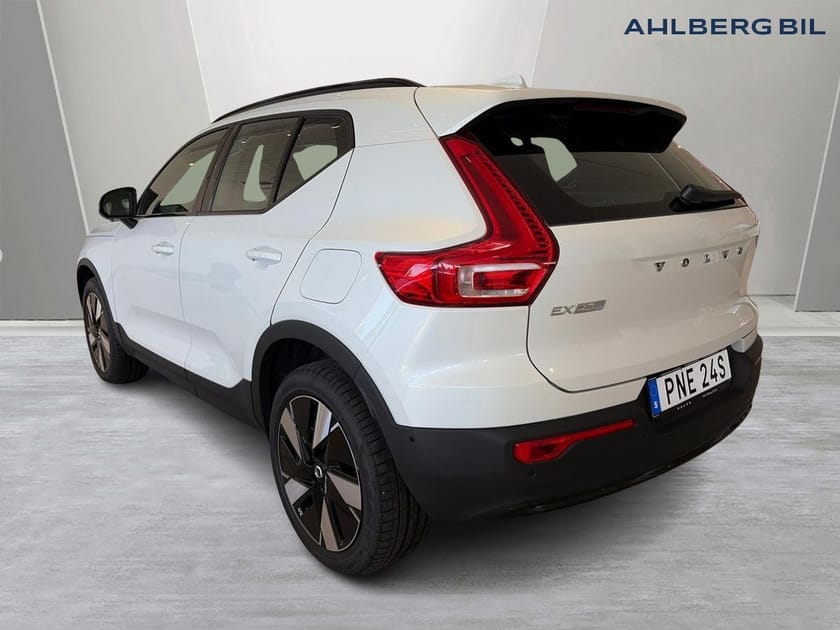 Bild 3 av Volvo EX40 Single Motor Extended Range ⚪ ExtendedRange Plus SE, Teknikpaket, Dragkrok Halvautomatisk, Parkeringskamera 360, HarmanKardon PremiumSound, Google Maps