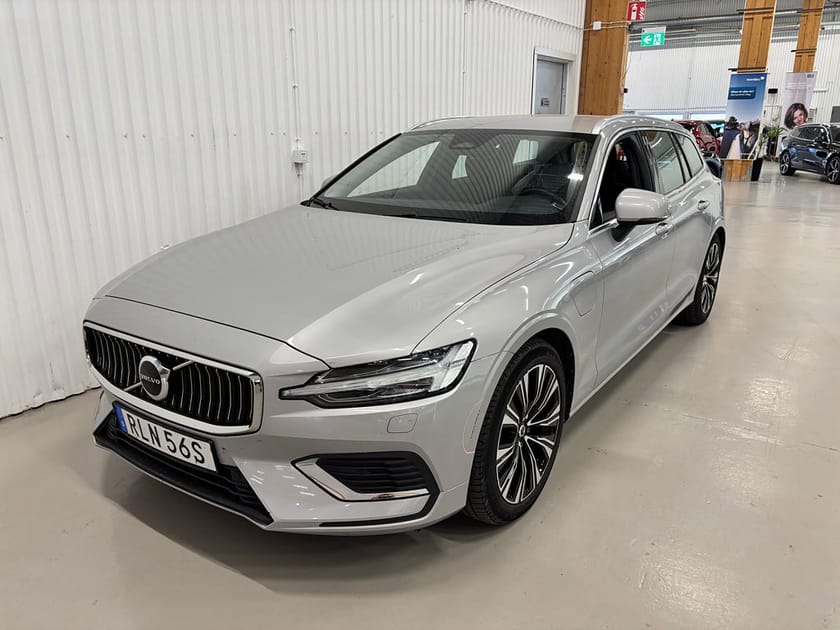 Bild 1 av Volvo V60 Recharge T6 AWD Geartronic Core 2,99% ränta