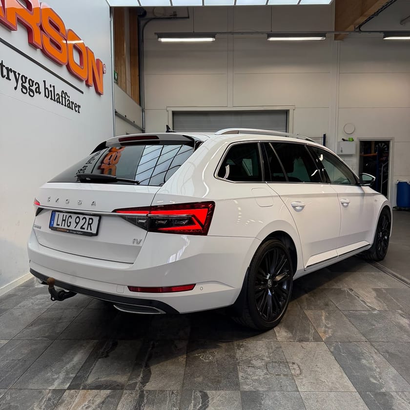 Bild 4 av Škoda Superb iV Kombi Skoda 1.4 TSI L&K Carplay Backkamera Värmare Drag