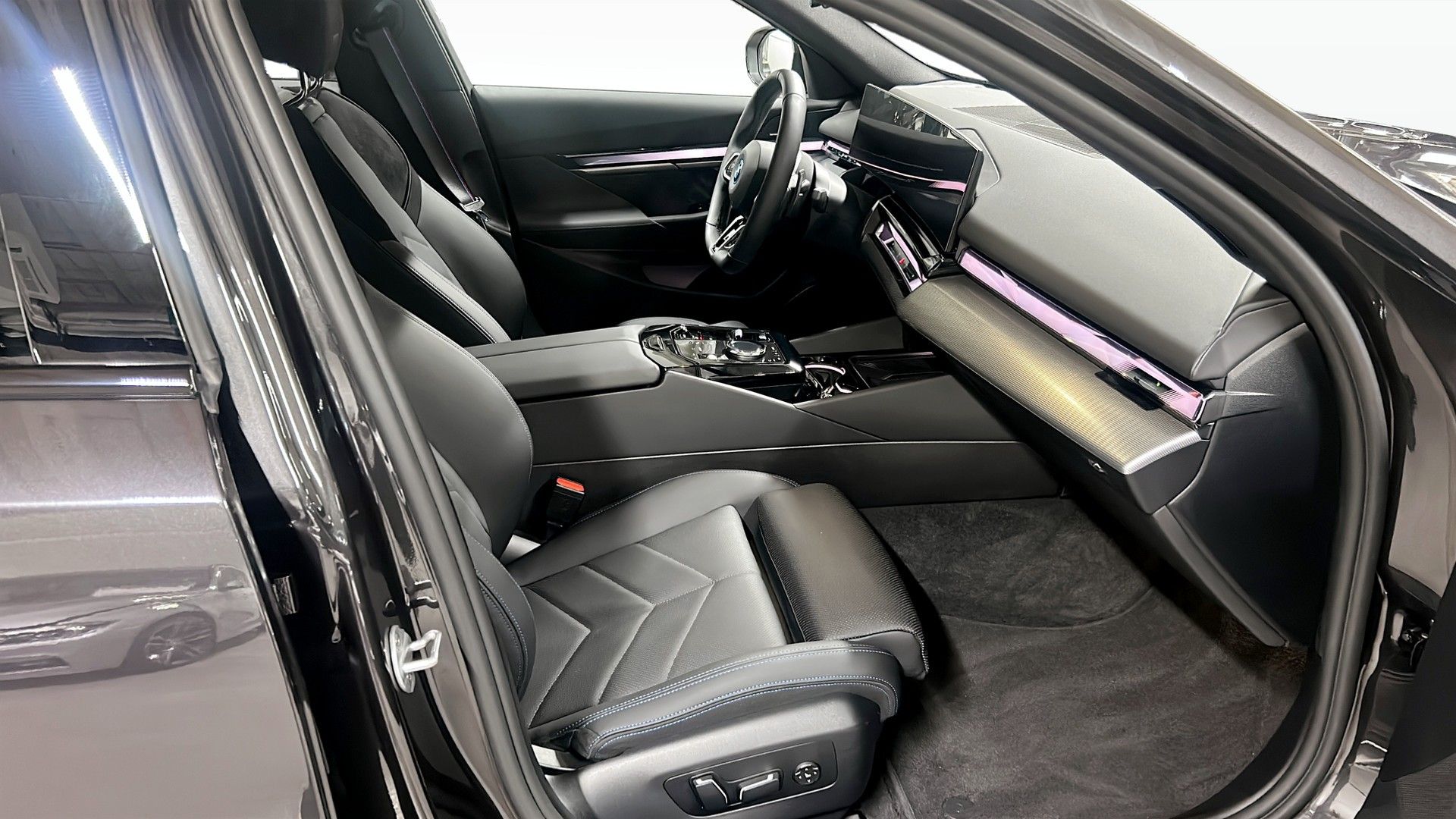BMW 530 e xDrive Touring M-sport Pro 2026, kuva 3/9