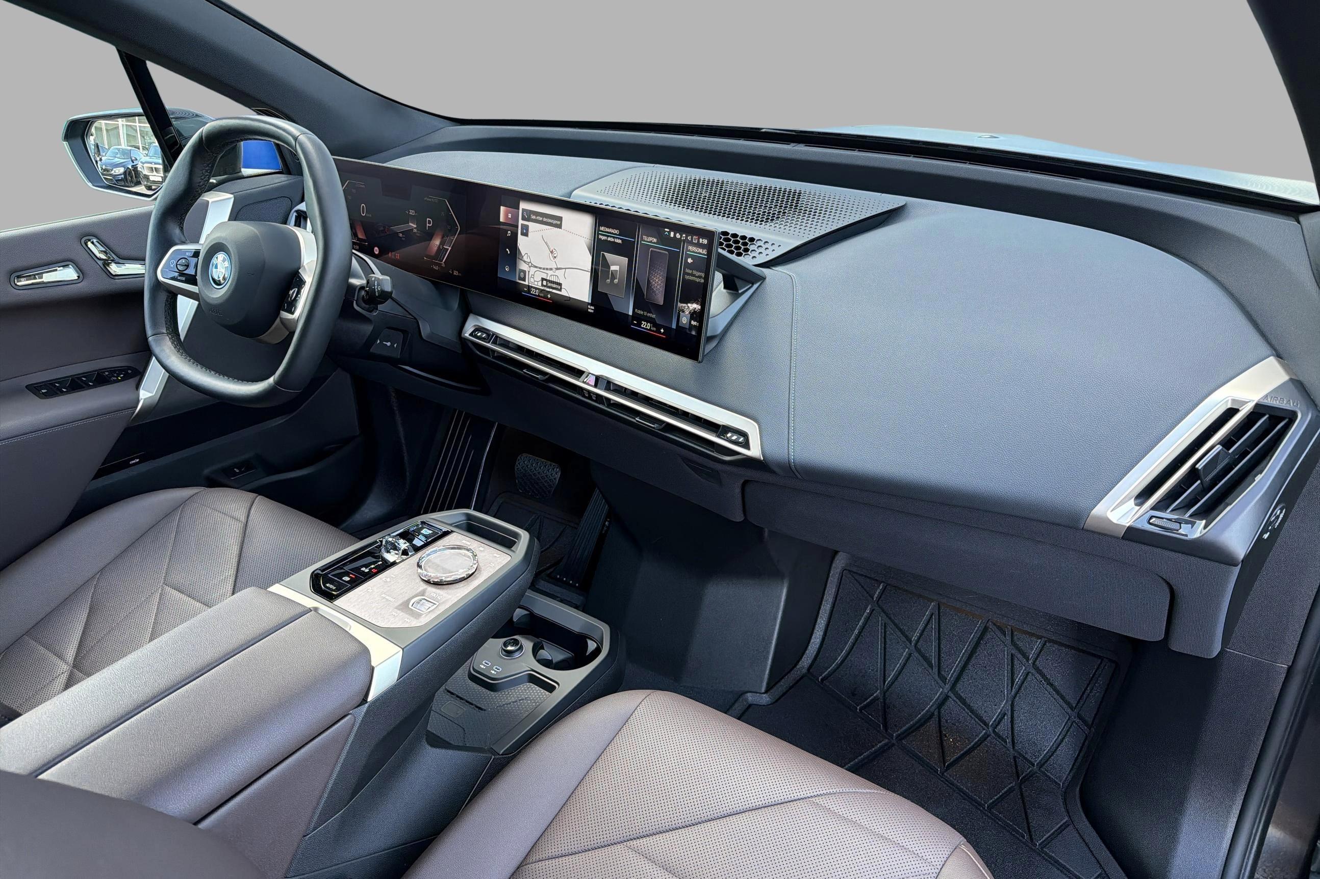 BMW iX xDrive40, 326hk, 2022