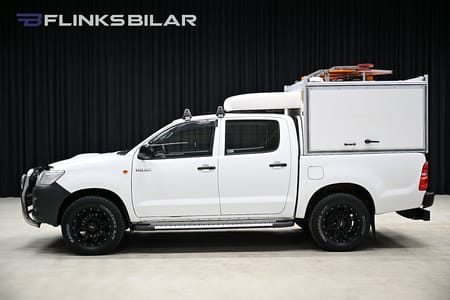 Toyota Hilux Dubbelhytt 2.5 4x4 144HK Kåpa|Servicebil|Inredd|Drag|Värmare|Moms