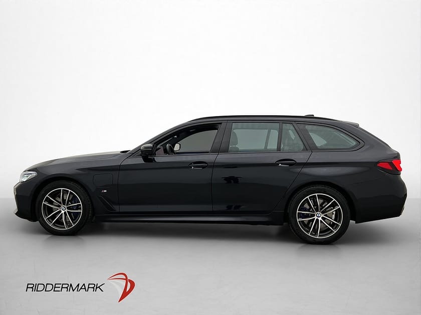 Bild 4 av BMW 530e xDrive Touring M Sport Laser HUD H/K Läder 360°-3d Nav Drag