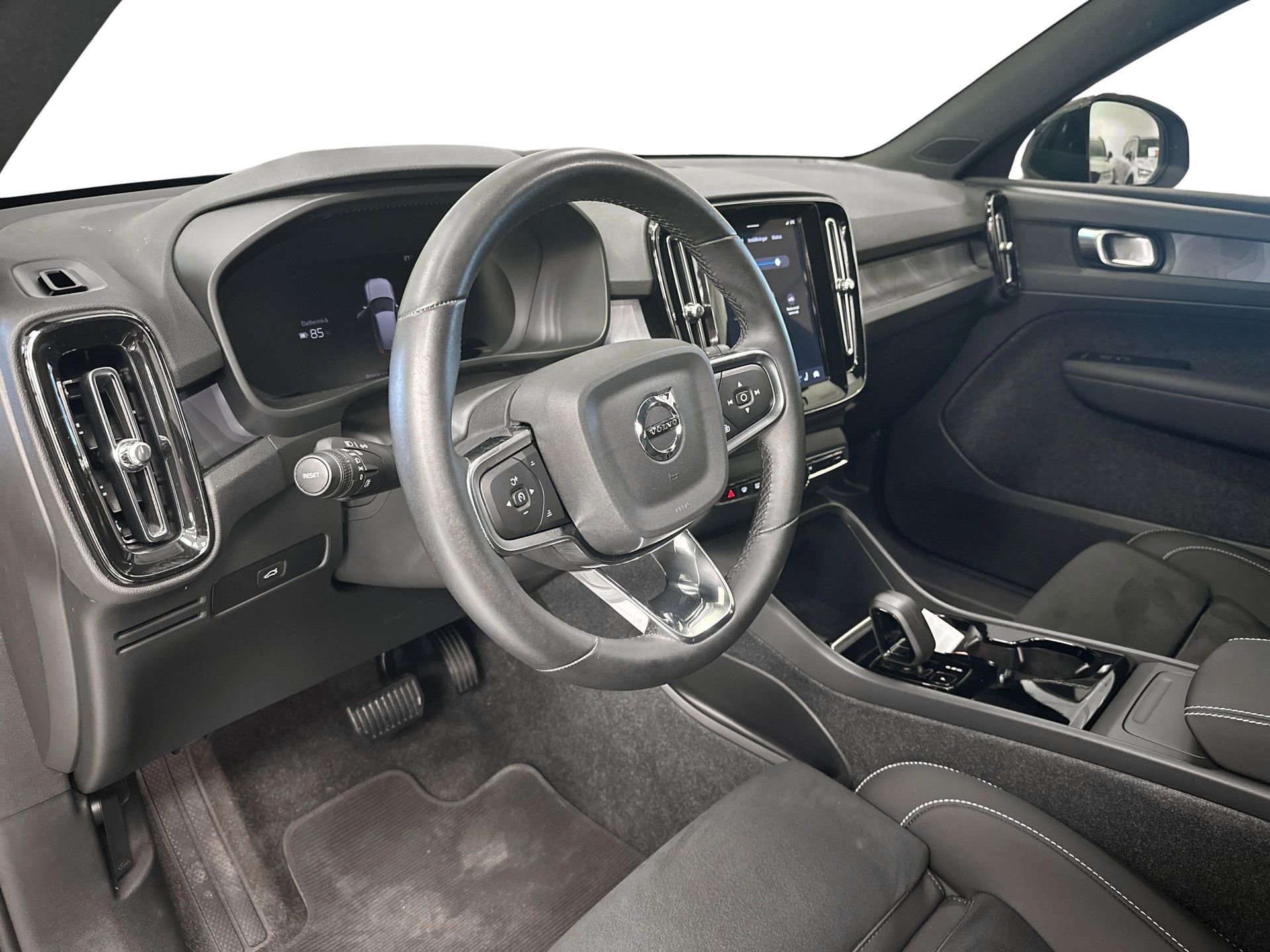 Volvo XC40 Recharge Twin Core 2024, photo 6/9