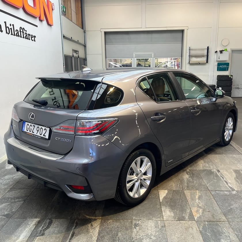 Bild 4 av Lexus CT 200h 1.8 CVT F Sport Navi P-sensorer Skinn Bluetooth