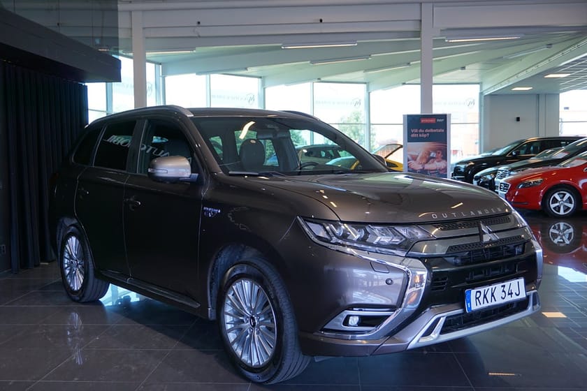 Bild 2 av Mitsubishi Outlander PHEV CVT Business 224hk 360° Skinn Drag
