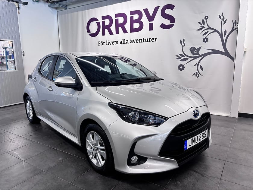 Bild 1 av Toyota Yaris Hybrid CVT Active 116Hk Rattvärme Kamera Farth Moms