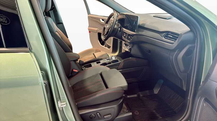 Bild 3 av Ford Kuga Plug-In Hybrid ST-LINE X 2.5 PLUGIN, 360, EGR SÄTEN, BLACK EDITION