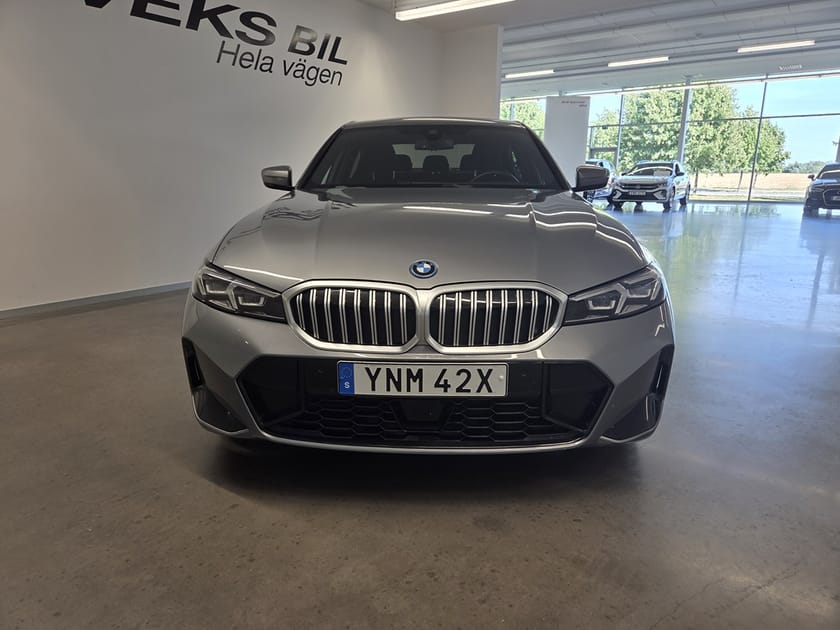 Bild 3 av BMW 330e xDrive Sedan M Sport | Drag | Widescreen | Rattvärme
