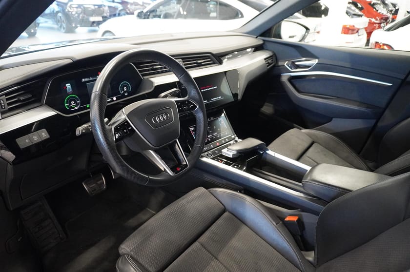 Bild 2 av Audi Q8 50 e-tron quattro S-Line Navi Drag Backkamera Elstol Leasebar