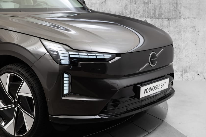 Bilde 2 av Volvo EX90 Twin Motor Performance Ultra B&W/Luft/22"/HUD/360/Pilot