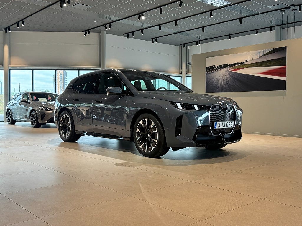 BMW iX xDrive60, 544hk, 2026