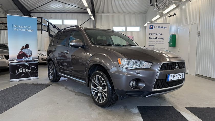 Bild 1 av Mitsubishi Outlander 7-seater 2.2 Di-D AWC TC-SST, 156hk Auto * CAR PLAY *