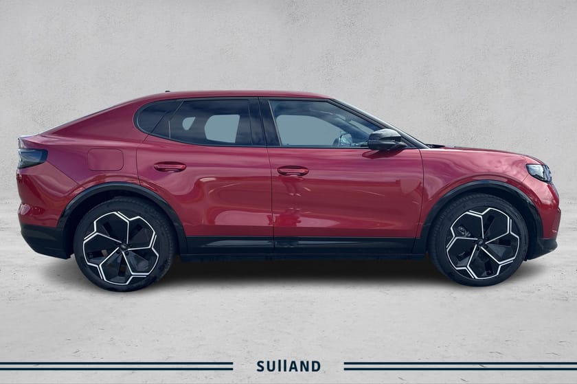 Bilde 5 av Ford Capri EV Extended Range AWD Hel elektrisk firehjulstrekker en lekker rødfarge