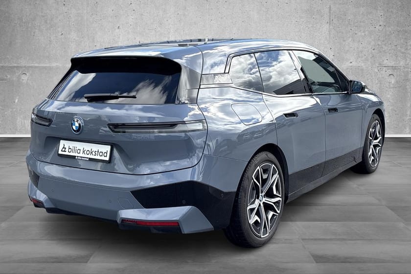 Bilde 3 av BMW iX xDrive40 FullyCharged/Harman Kardon/Panorama/ACC/R.Kamera/22+21