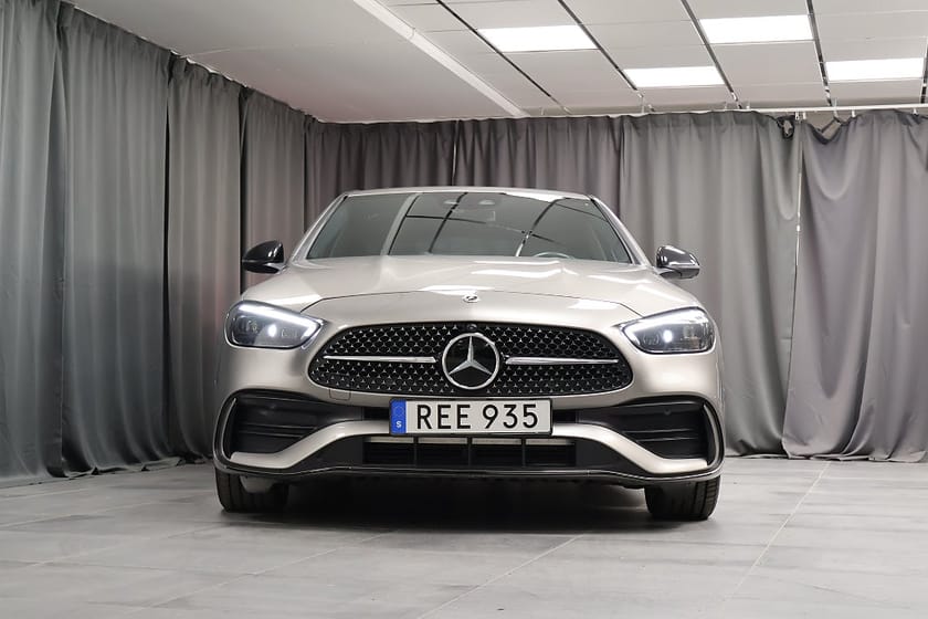 Bild 3 av Mercedes-Benz C 300 e AMG Premium Night 360 Drag Rattvärme Keyless