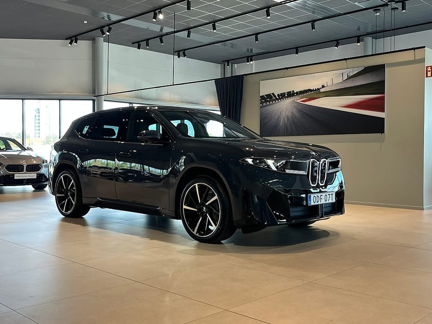 Bild 3 av BMW iX3 50 xDrive M Sport Supercharged Pano D/A Plus H/K Drag
