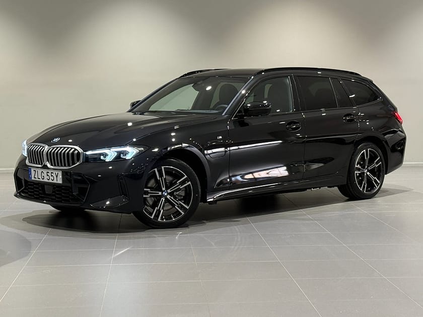 Bild 3 av BMW 330e xDrive Touring M Sport Drag Adpt Farth HiFi Kamera 18"
