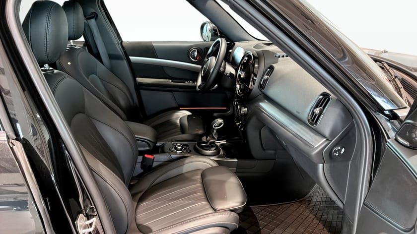 Bild 3 av MINI Countryman Cooper SE ALL4 220 hk / Navi / Apple CarPlay / Harman Kardon / HuD