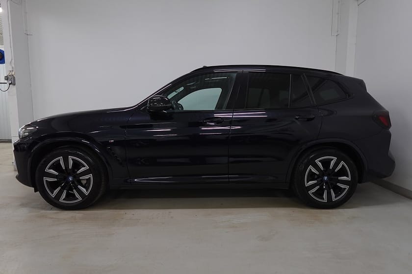 Bild 3 av BMW iX3 M Sport Drag Pano Kamera Ambient P-Värme Adap-F MOMS