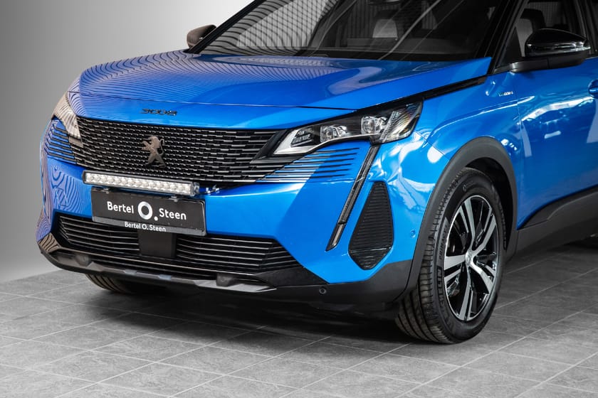 Bilde 2 av Peugeot 3008 HYBRID4 300 Black Edition! 4x4 Hybrid