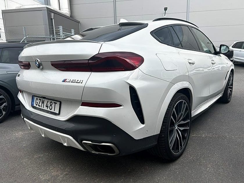 Bild 2 av BMW X6 M50i 530hk | Panorama | Massage | Dragkrok |Värmare