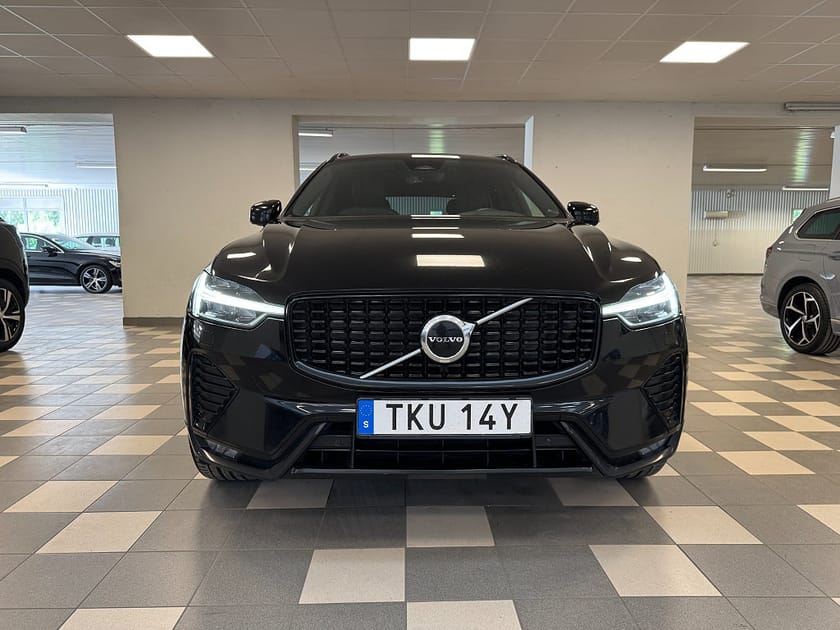 Bild 3 av Volvo XC60 B4 AWD Plus Dark Helskinn H/K Navi Drag CarPlay Drag