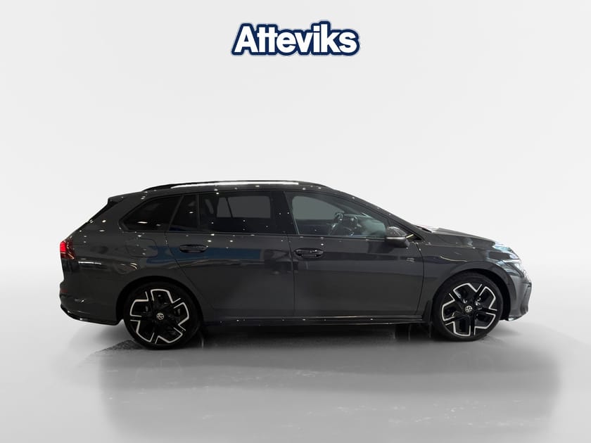 Bild 2 av Volkswagen Golf Sportscombi R-Line 1.5 eTSI 150hk *Komfortpaket/Drag/Kamera*
