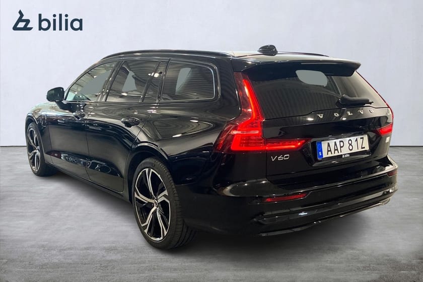 Bild 2 av Volvo V60 Recharge T8 Plus Dark Mörkt tonade rutor 5 st Parkeringskamera 360 Dragkrok halvautomatisk