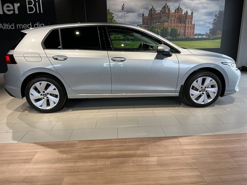 Bild 2 av Volkswagen Golf Edition, 150hk, Automat - Leasa fr: 3495kr ink. service