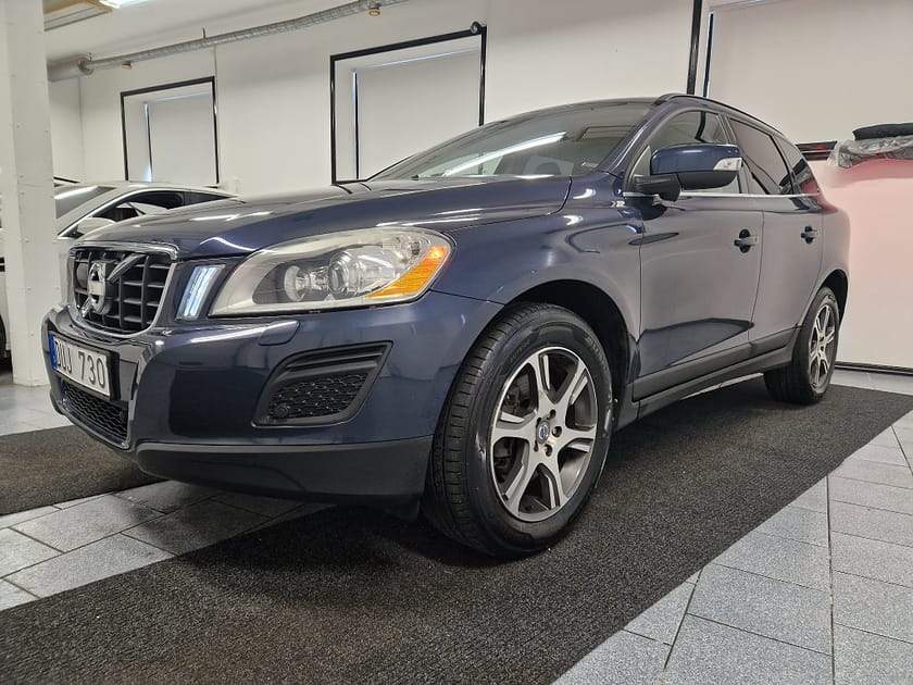 Bild 1 av Volvo XC60 D4 163 hk AWD Geartronic Momentum Panorama Drag Nyserv
