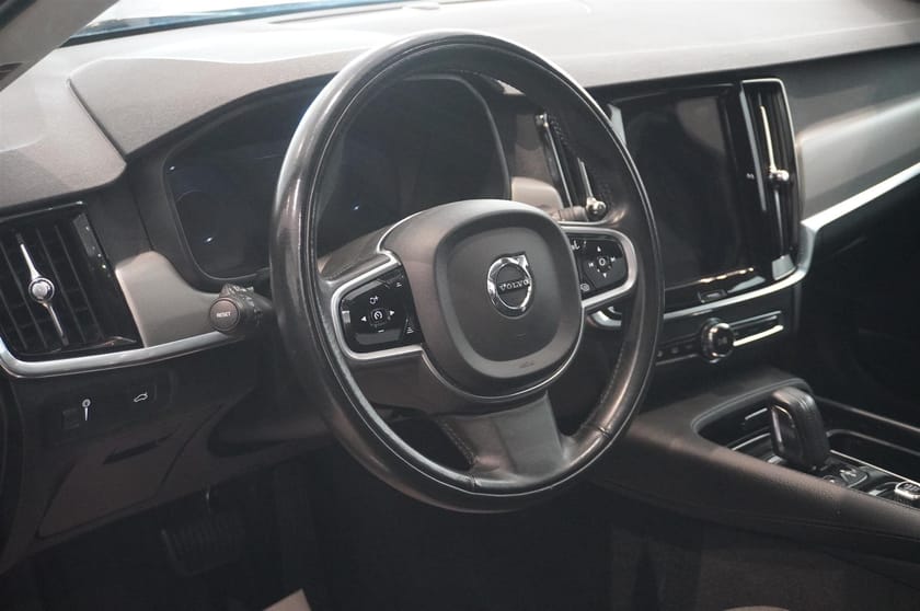 Bild 2 av Volvo V90 B4 Momentum Advanced Drag Navi Värmare VoC